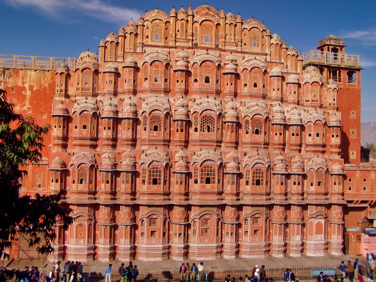 Travel Guide to Hawa Mahal in Jaipur